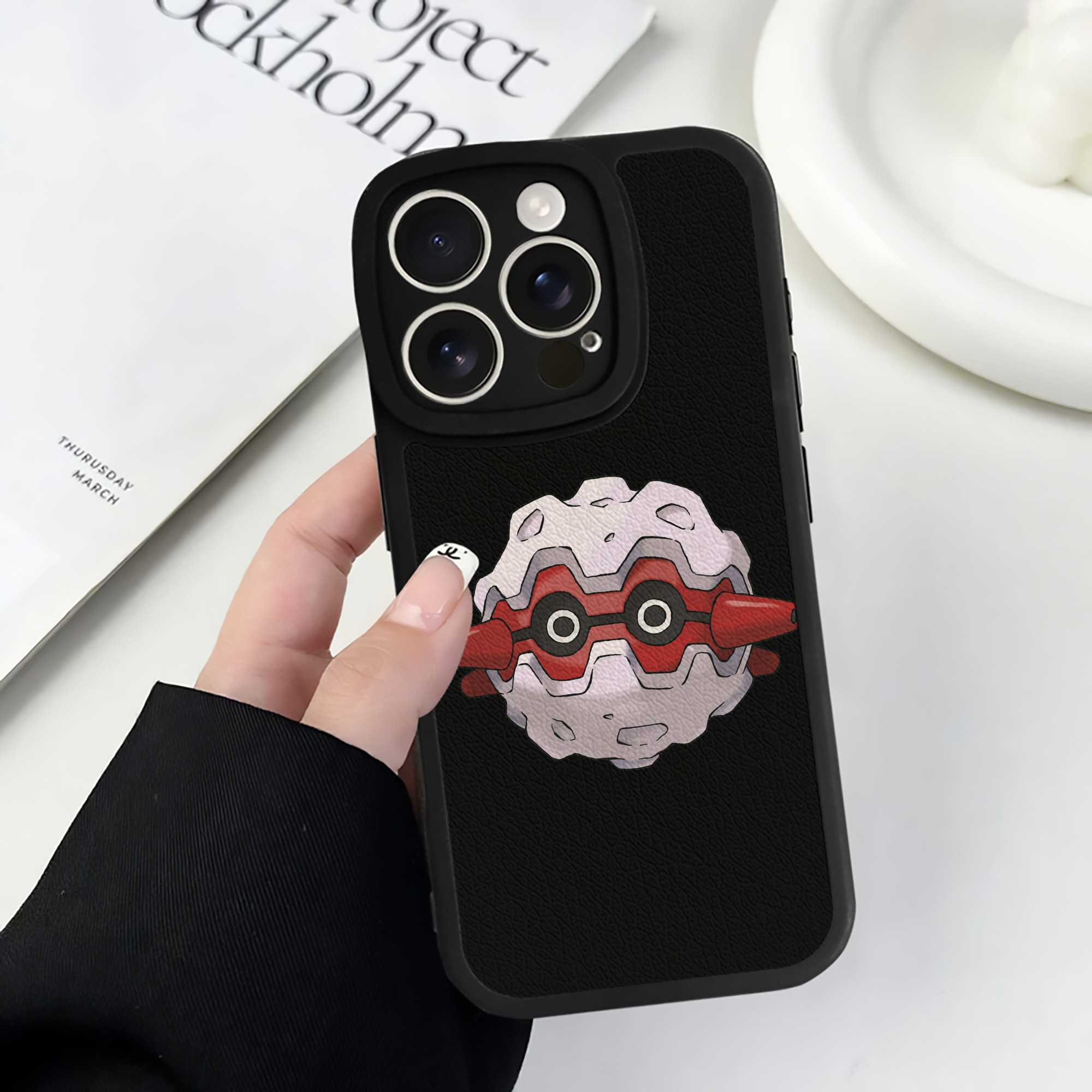 （画像用） ポケットモンスター Pokémon 【iPhone 16シリーズ対応】シリコンスマホケース（レザー調） 材質：シリコン